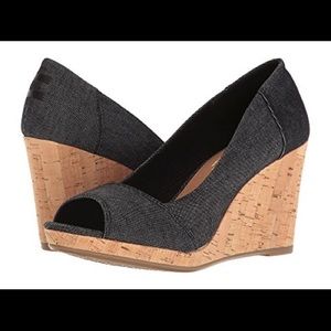 NWOT TOM’S black Stella wedges